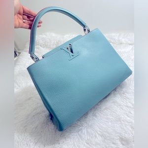 🧚🏻LOUIS VUITTON 🧚🏻
Blue Taurillon Leather Capucines MM Bag
